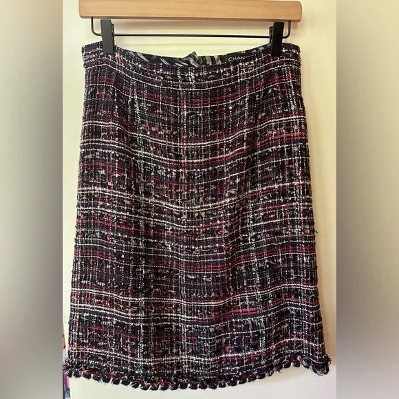 Chanel 08A Boucle Tweed Knee-Length Skirt 2008 Fall Collection by Karl Lagerfeld - Picture 16 of 16